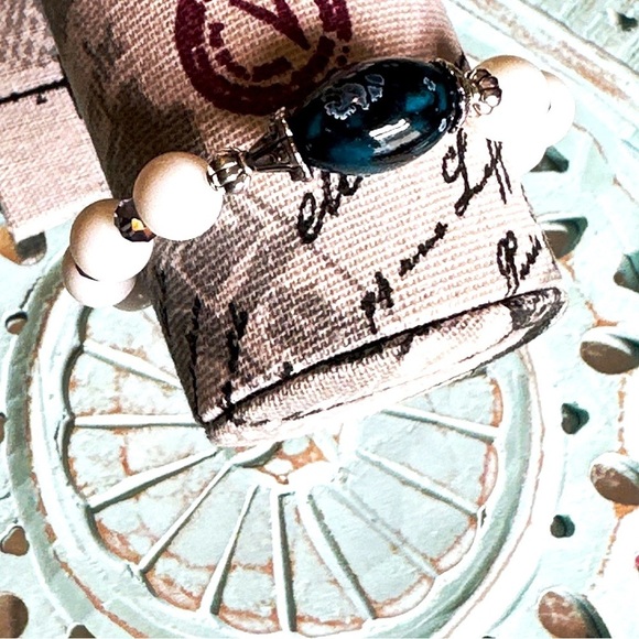 Milky white jade beaded handcrafted bracelet/ pure heart healing crystals - Picture 2 of 10